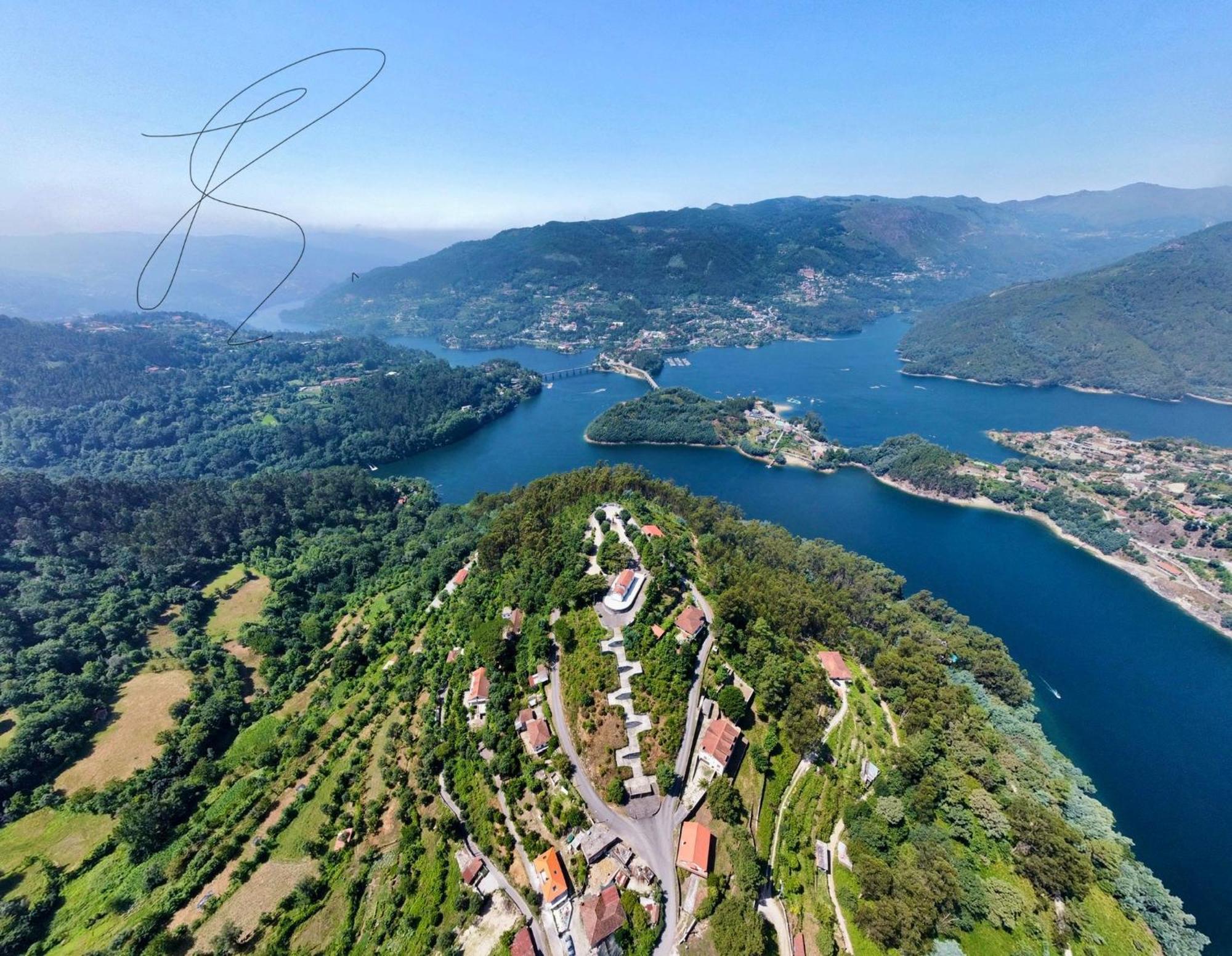 Casa De Casarelhos - Vistas Rio, Campo E Montanha - Lareira Apartman Geres Kültér fotó