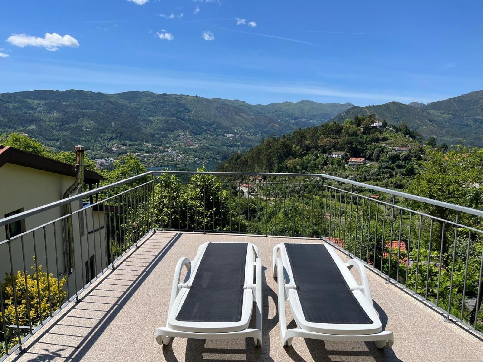 Casa De Casarelhos - Vistas Rio, Campo E Montanha - Lareira Apartman Geres Kültér fotó